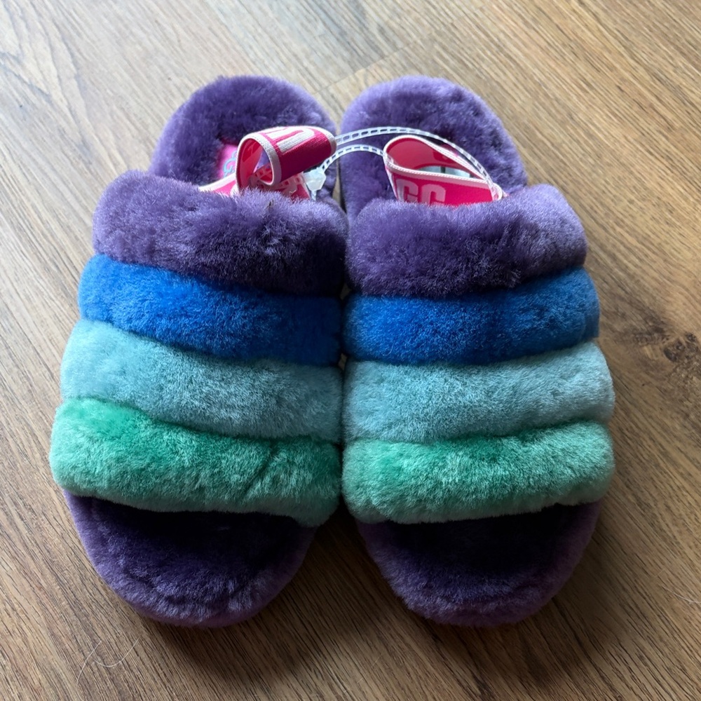 NEW WITH TAGS UGG Pluff Yeah Slide
Purple Plush Slippers with Pink Logo Strap